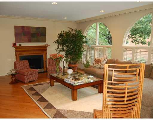 218 Schenley Road Pittsburgh, PA 15217 - Photo 2 of 8 Living Room.