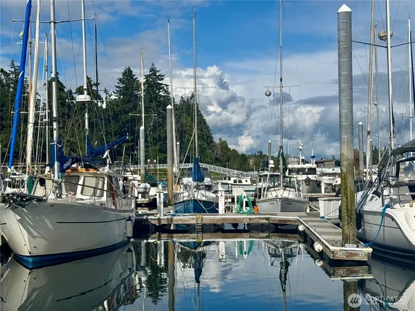 $196,000 | 141 Parfitt Way Southwest, Unit B12, Bainbridge Island, WA 98110