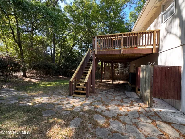 $2,550 | 407 Hickory Street, Unit UP, Emerald Isle, NC 28594