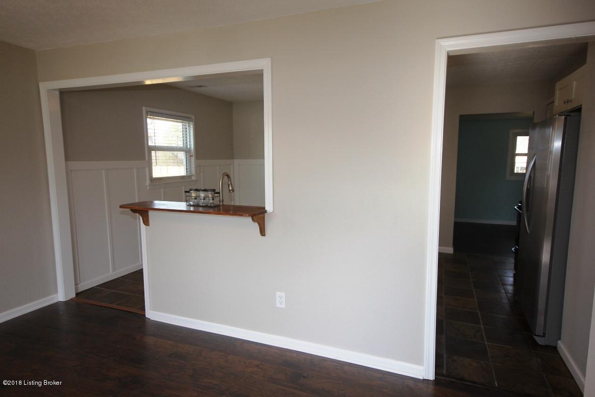 6103 Price Ln Road Louisville, KY 40229 - Photo 5 of 26 LR 3