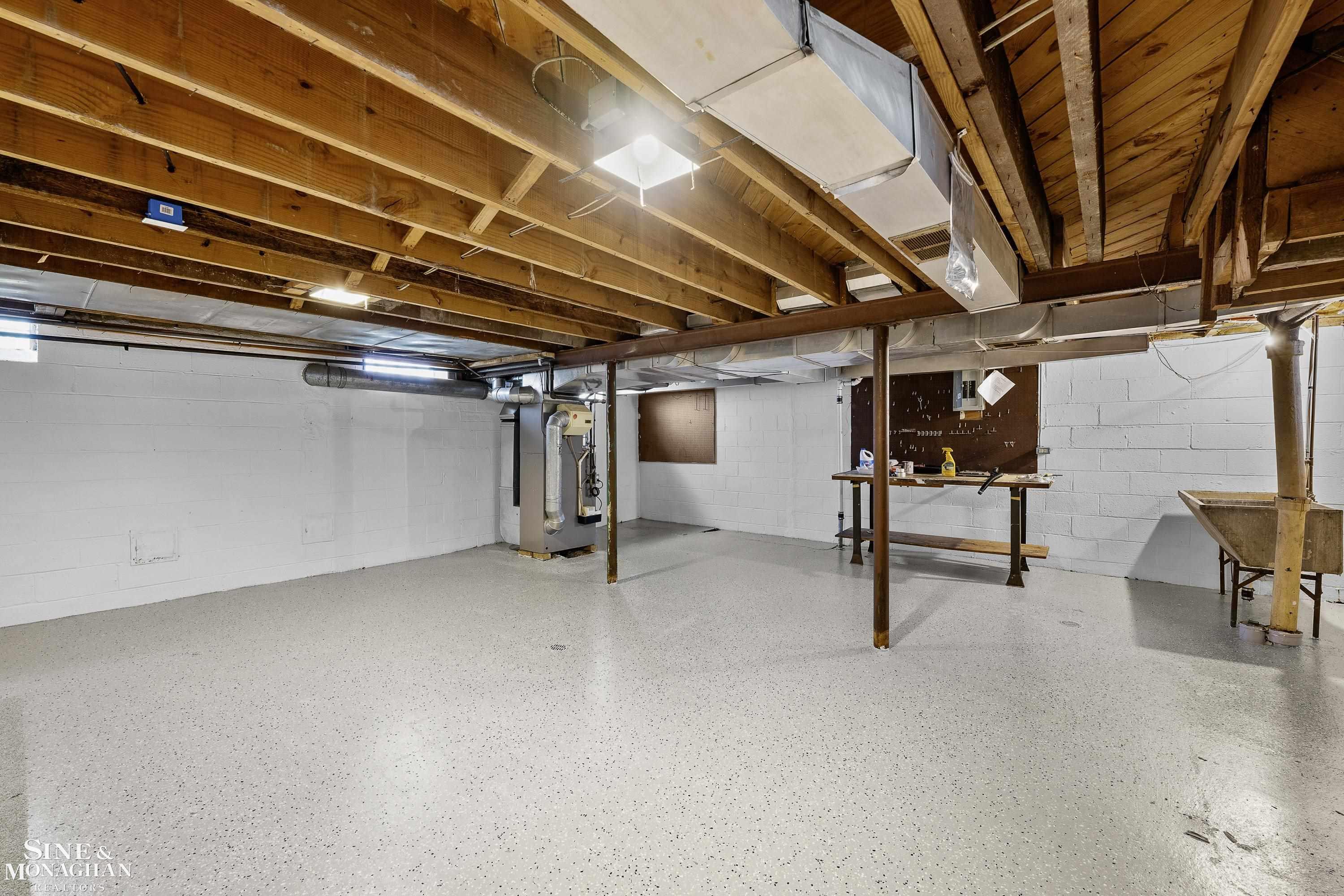 419 Moross Road Grosse Pointe, MI 48236 - Photo 24 of 32 50174868-5efdb5d3-0b40-4262-849d-7fe848166495.JPG