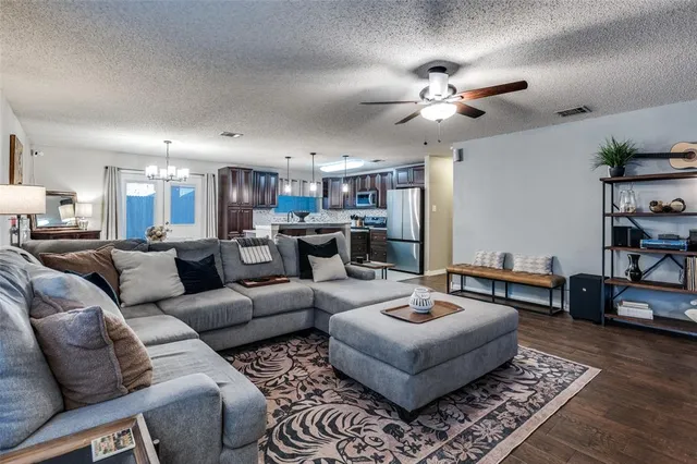 $289,999 | 656 Condor Trail, Saginaw, TX 76131