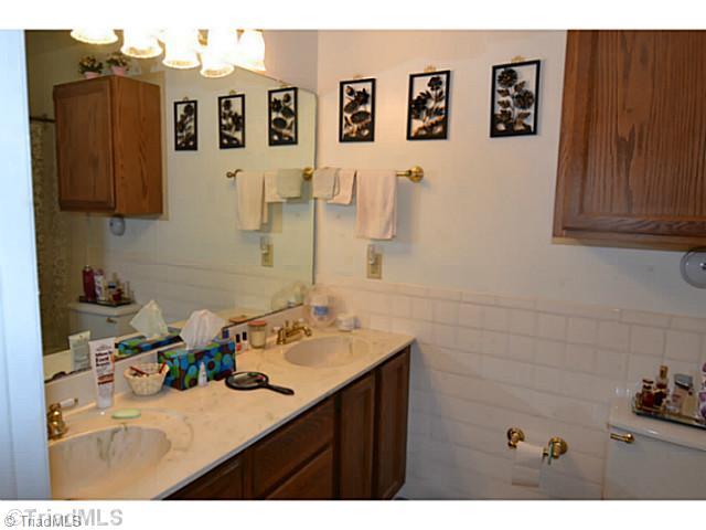 103 Mersey Road Greensboro, NC 27406 - Photo 11 of 16 Master Bath/Spa.