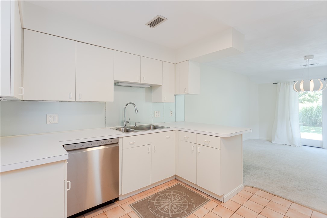 112 Harrison Avenue Newport, RI 02840 - Photo 33 of 48 Unit A