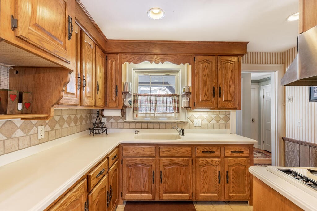 4 Ronaele Road Medford, MA 02155 - Photo 7 of 30 Gallery Image 7