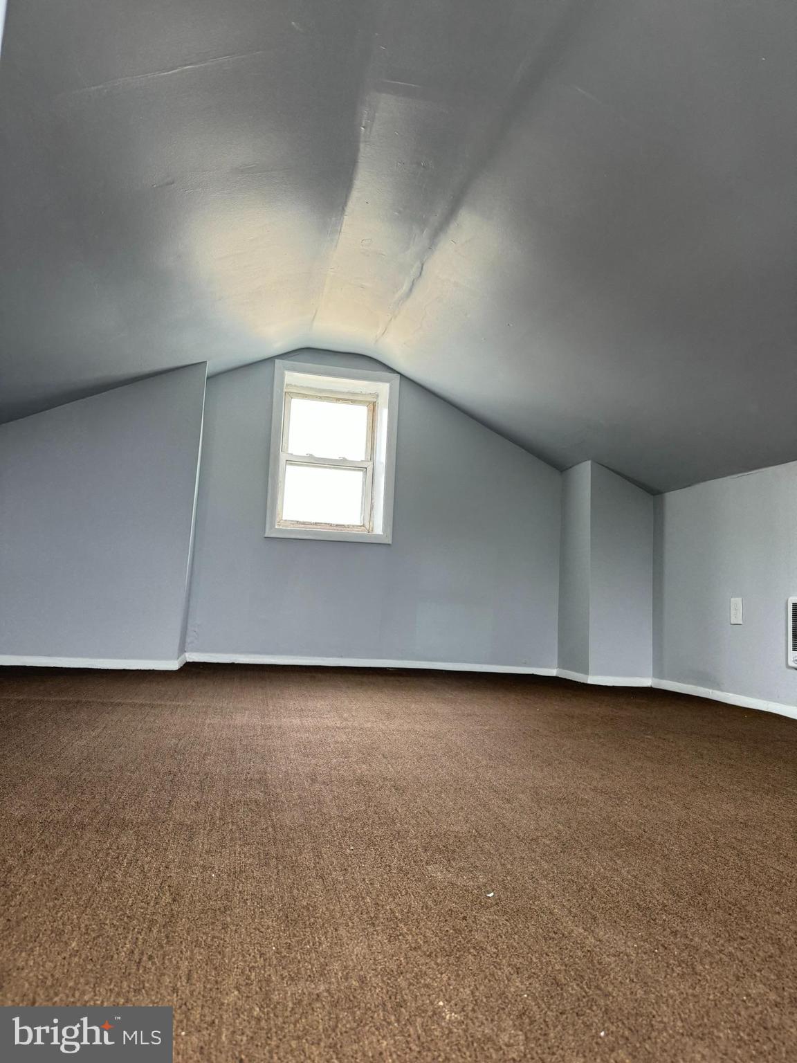 509 Laurel Street Beverly, NJ 08010 - Photo 22 of 47 an empty room with a window