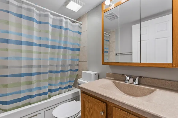 $220,000 | 1981 Kenilworth Circle, Unit G, Hoffman Estates, IL 60169