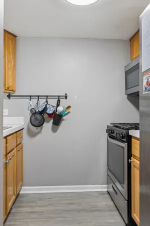 $220,000 | 1981 Kenilworth Circle, Unit G, Hoffman Estates, IL 60169