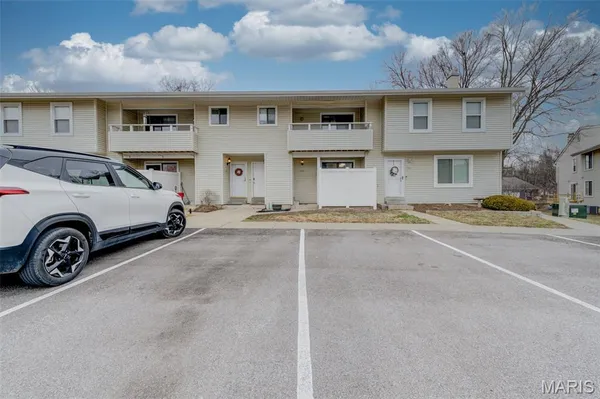 $198,880 | 610 Summer Winds Lane, Unit F, St. Peters, MO 63376