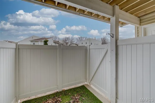 $198,880 | 610 Summer Winds Lane, Unit F, St. Peters, MO 63376