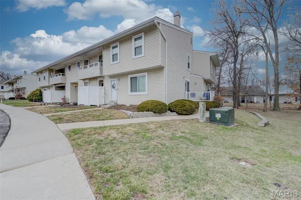 $198,880 | 610 Summer Winds Lane, Unit F, St. Peters, MO 63376