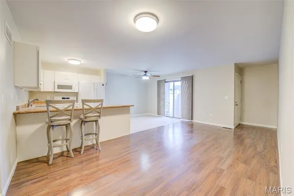 $198,880 | 610 Summer Winds Lane, Unit F, St. Peters, MO 63376