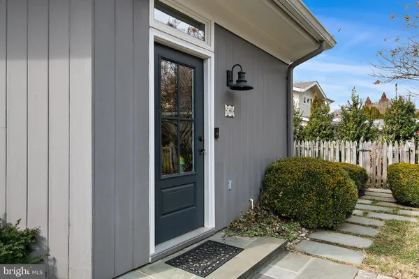 $1,500,000 | 10 Carvel Road, Annapolis, MD 21409