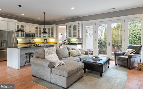 $1,500,000 | 10 Carvel Road, Annapolis, MD 21409