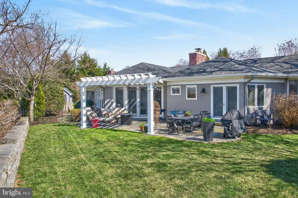 $1,500,000 | 10 Carvel Road, Annapolis, MD 21409