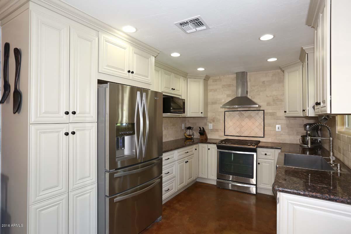 1832 East Roma Avenue Phoenix, AZ 85016 - Photo 3 of 27 Kitchen2