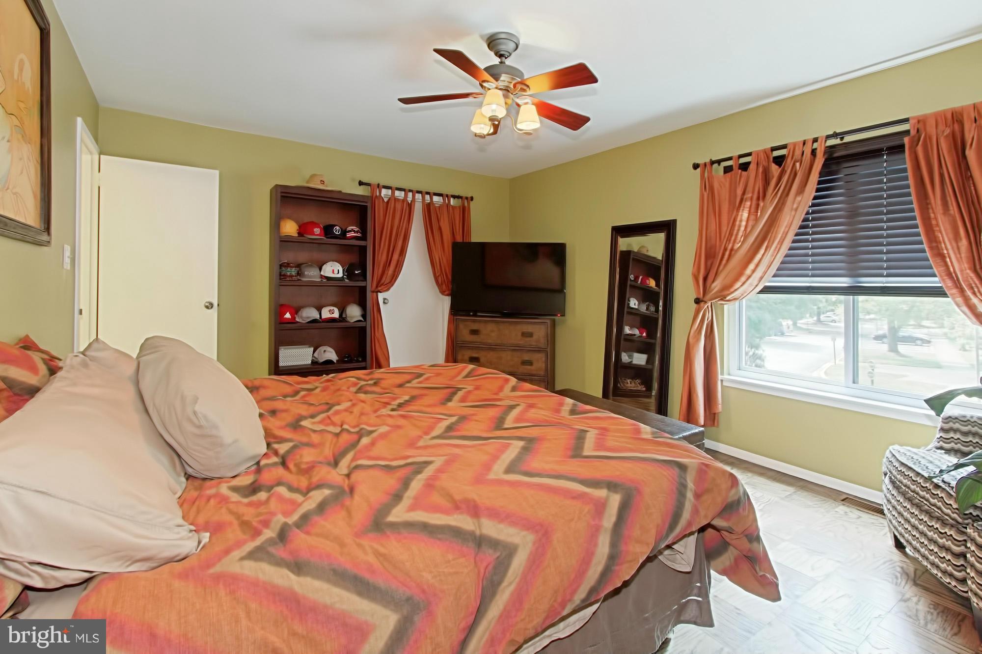 1745 Ivy Oak Square Reston, VA 20190 - Photo 21 of 30 Owners Suite