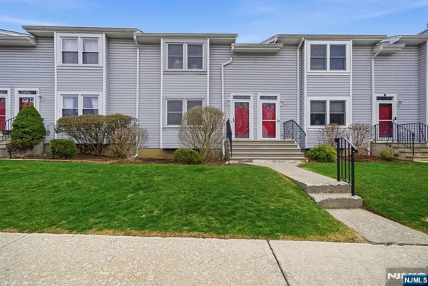 $275,000 | 28 Village Drive, Unit 303, Hamburg, NJ 07419