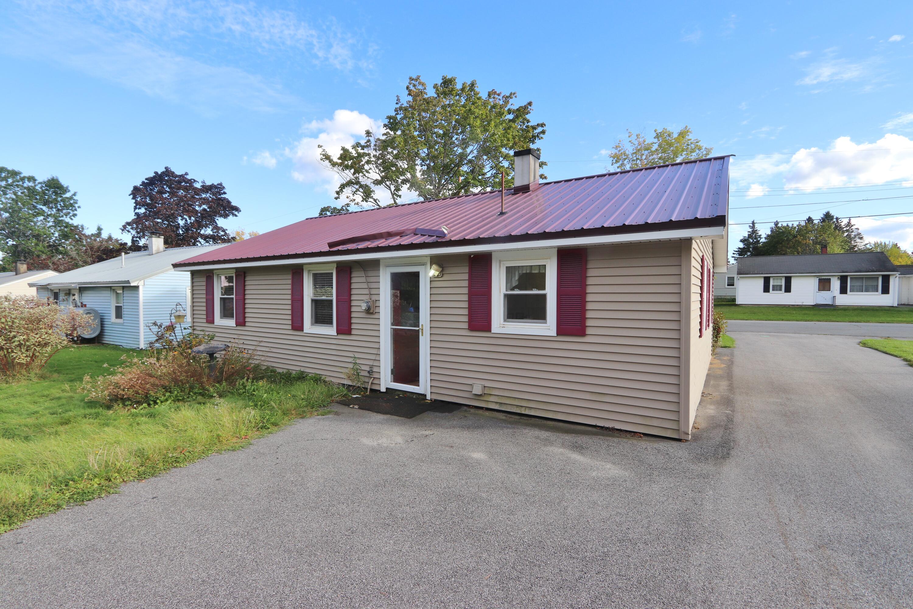 187 Thornton Road Bangor, ME 04401 - Photo 4 of 17 IMG_7908