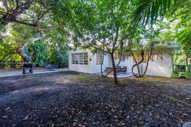 a view of a yard with a tree