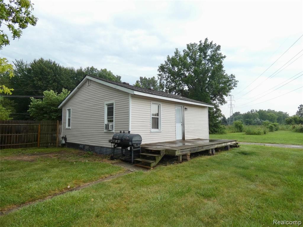 21332 Dix Toledo Road Woodhaven, MI 48183 - Photo 3 of 33