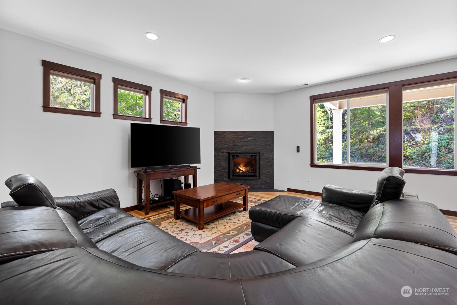 18610 Russian Road Arlington, WA 98223 - Photo 8 of 40 a living room with furniture and a flat screen tv
