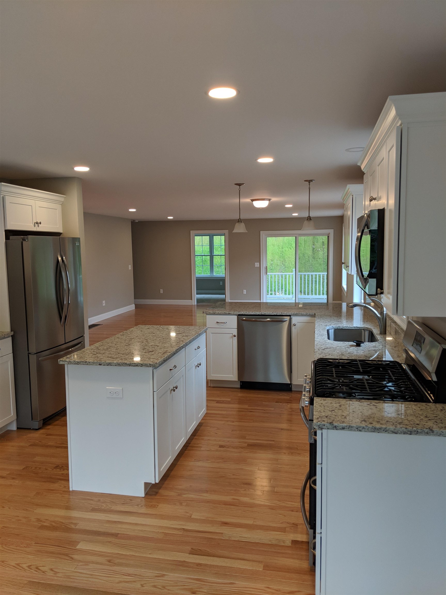 11 Magnolia Road, Unit 71 Manchester, NH 03104 - Photo 2 of 4