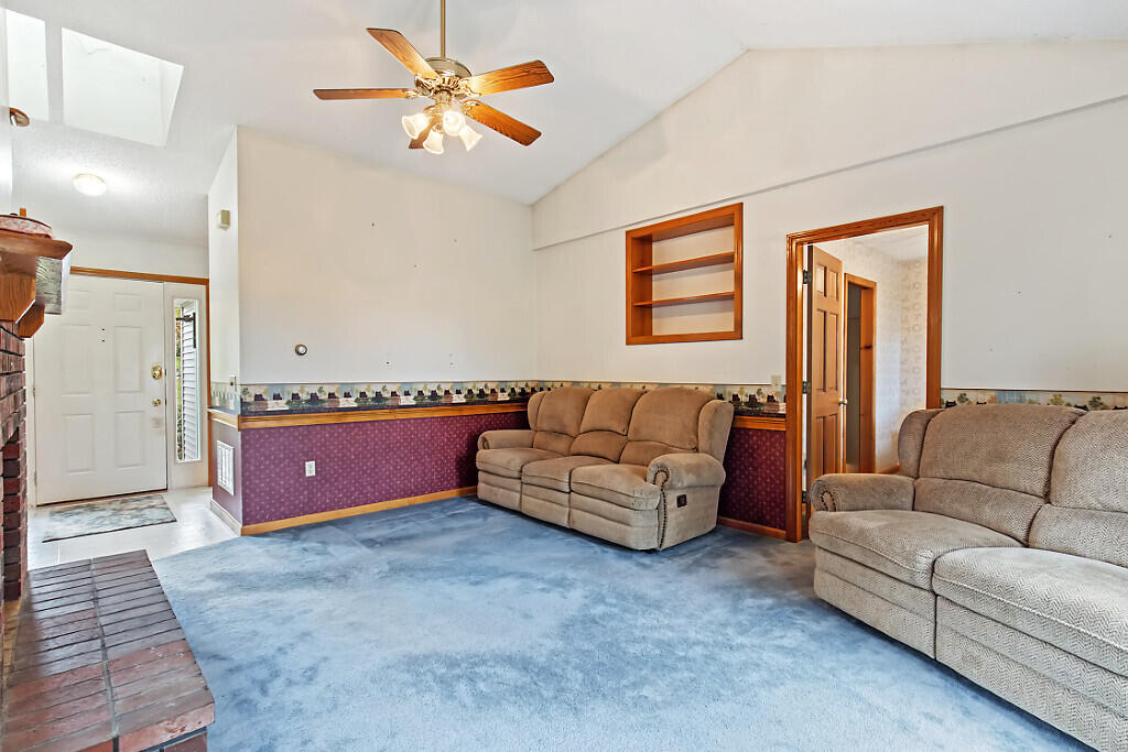 39 Falls Road Benton, ME 04901 - Photo 13 of 51 Living Room