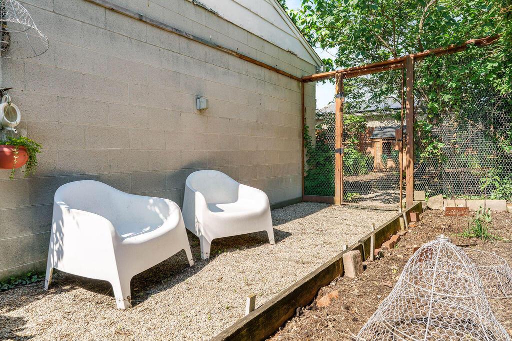 580 Richards Road Columbus, OH 43214 - Photo 34 of 42 Fully enclosed garden area