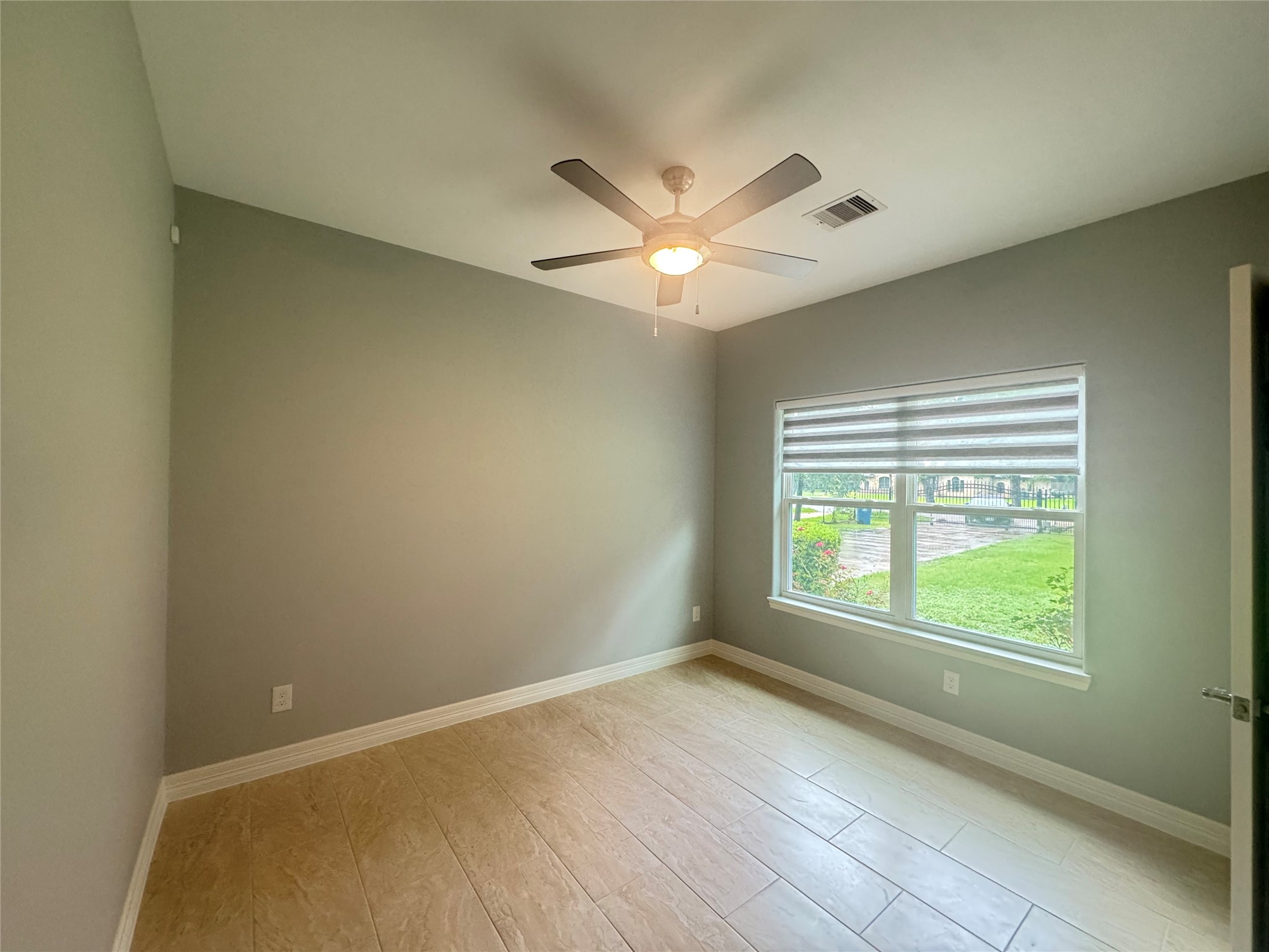 2010 Cherry Laurel Spring, TX 77386 - Photo 41 of 45 3rd bedroom
