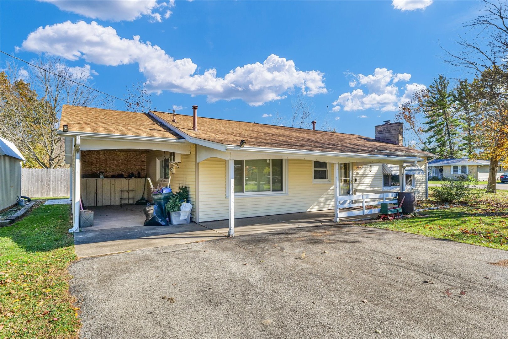 101 Delmar Catlin, IL 61817 - Photo 2 of 32 a view of a house with garden and porch