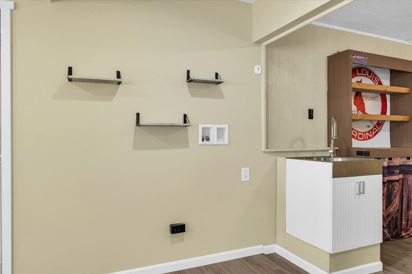 101 Delmar Catlin, IL 61817 - Photo 21 of 32 a room with table and dust bin