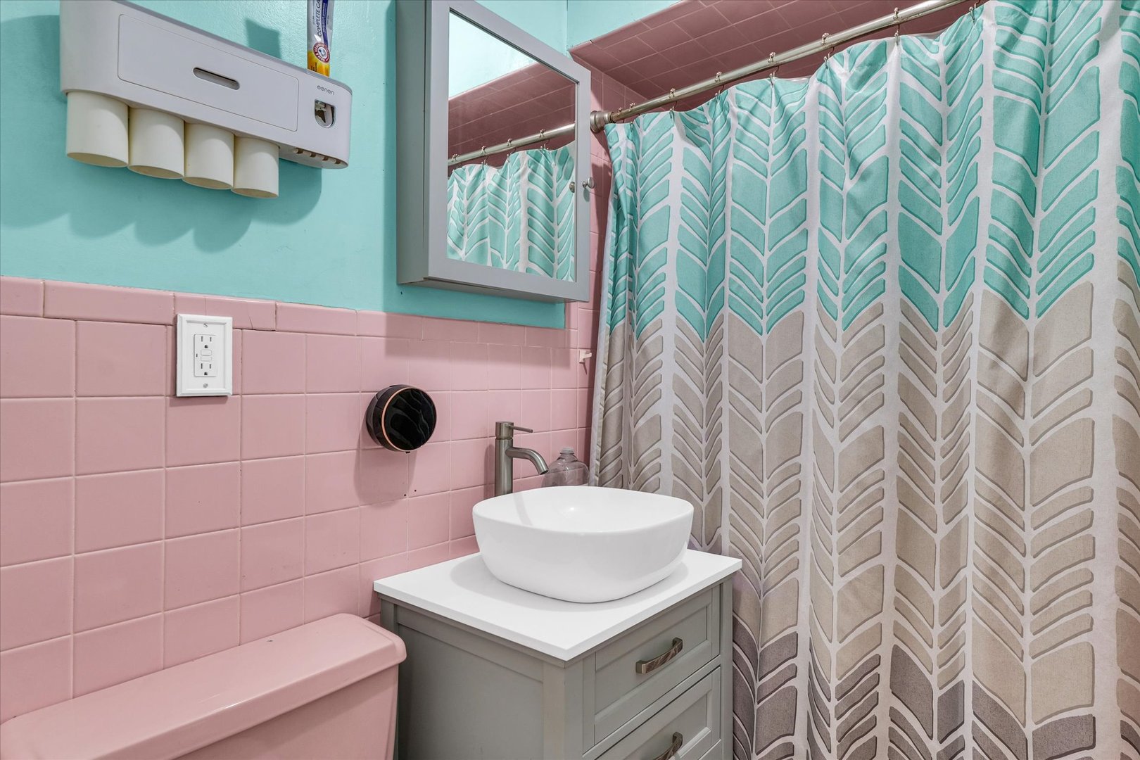 101 Delmar Catlin, IL 61817 - Photo 27 of 32 a bathroom with a sink toilet and mirror