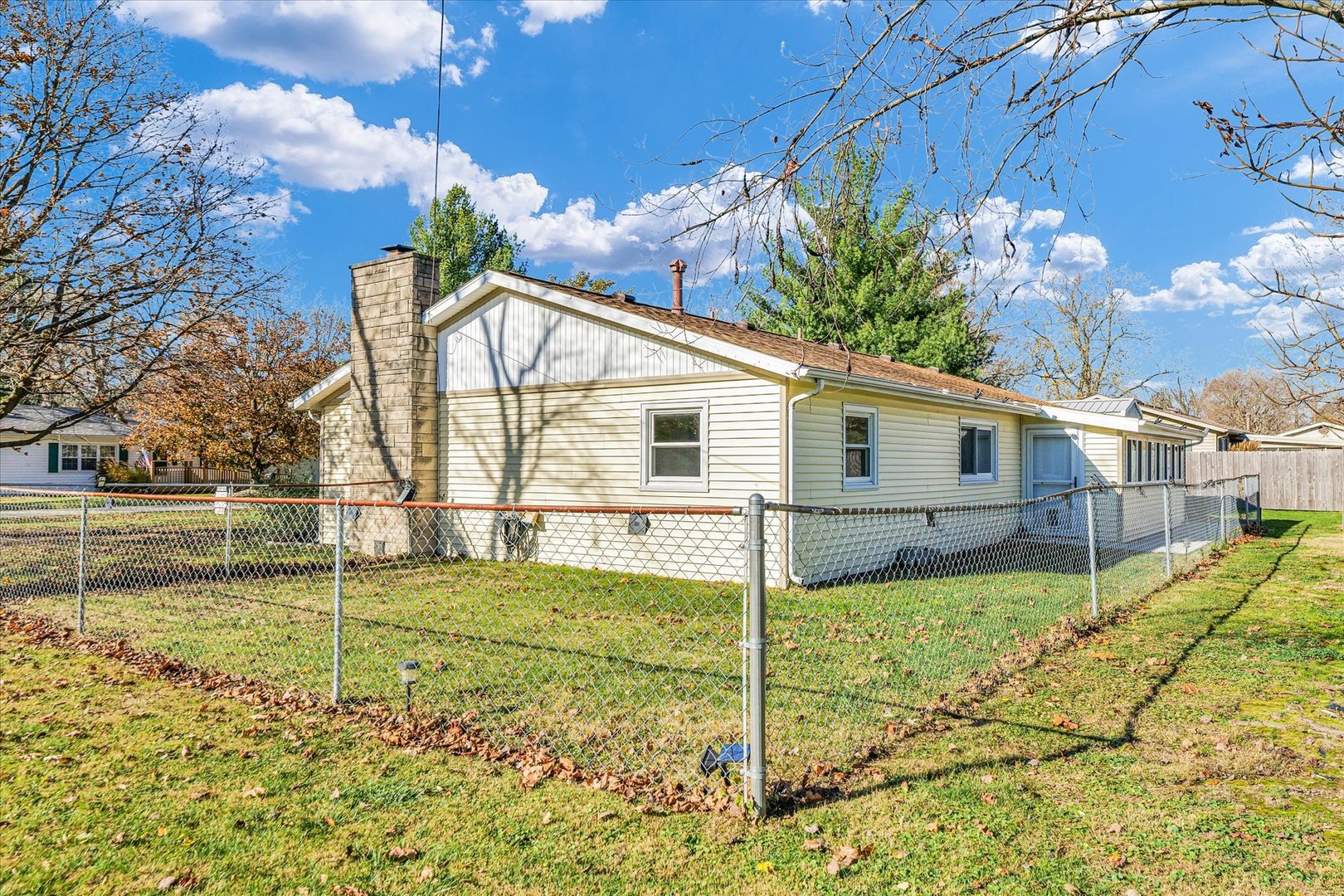 101 Delmar Catlin, IL 61817 - Photo 31 of 32 a house view with a backyard space