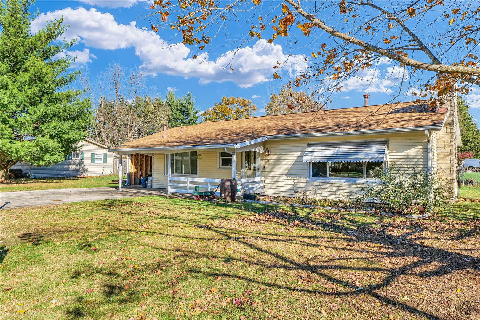 101 Delmar Catlin, IL 61817 - Photo 4 of 32 a view of house with outdoor space and swimming pool