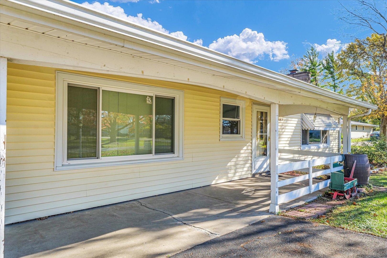 101 Delmar Catlin, IL 61817 - Photo 5 of 32 a view of a house with sitting area and garden