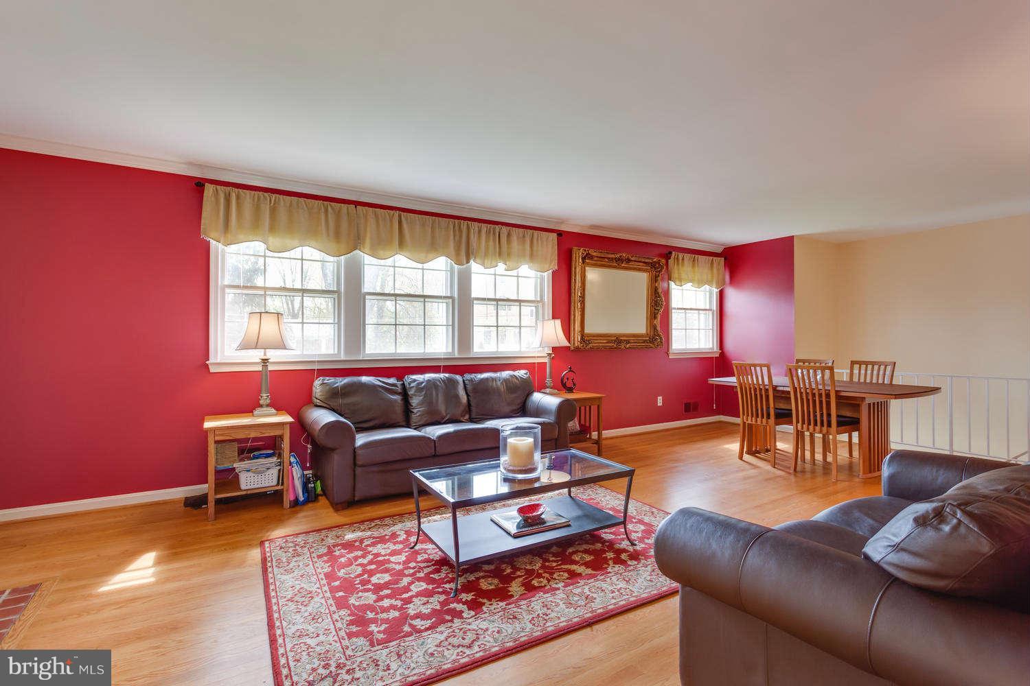 7113 Thrasher Road McLean, VA 22101 - Photo 12 of 28 Living Room