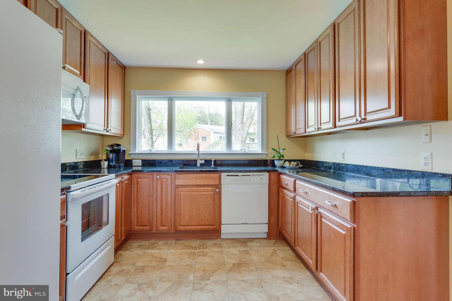 7113 Thrasher Road McLean, VA 22101 - Photo 14 of 28 Kitchen