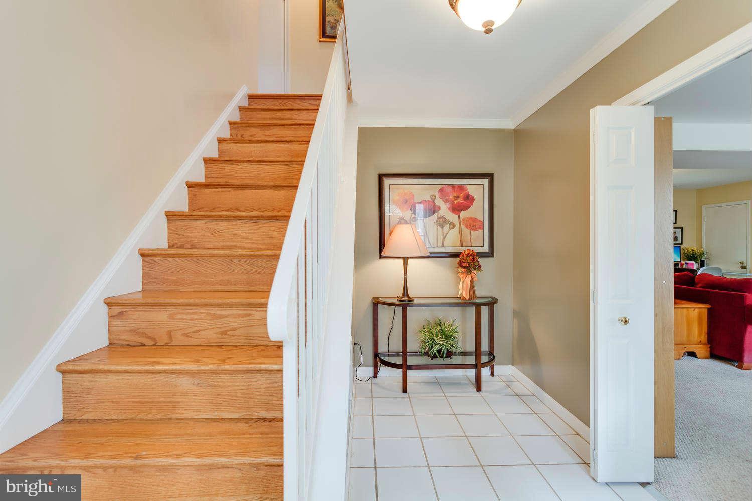 7113 Thrasher Road McLean, VA 22101 - Photo 3 of 28 Foyer
