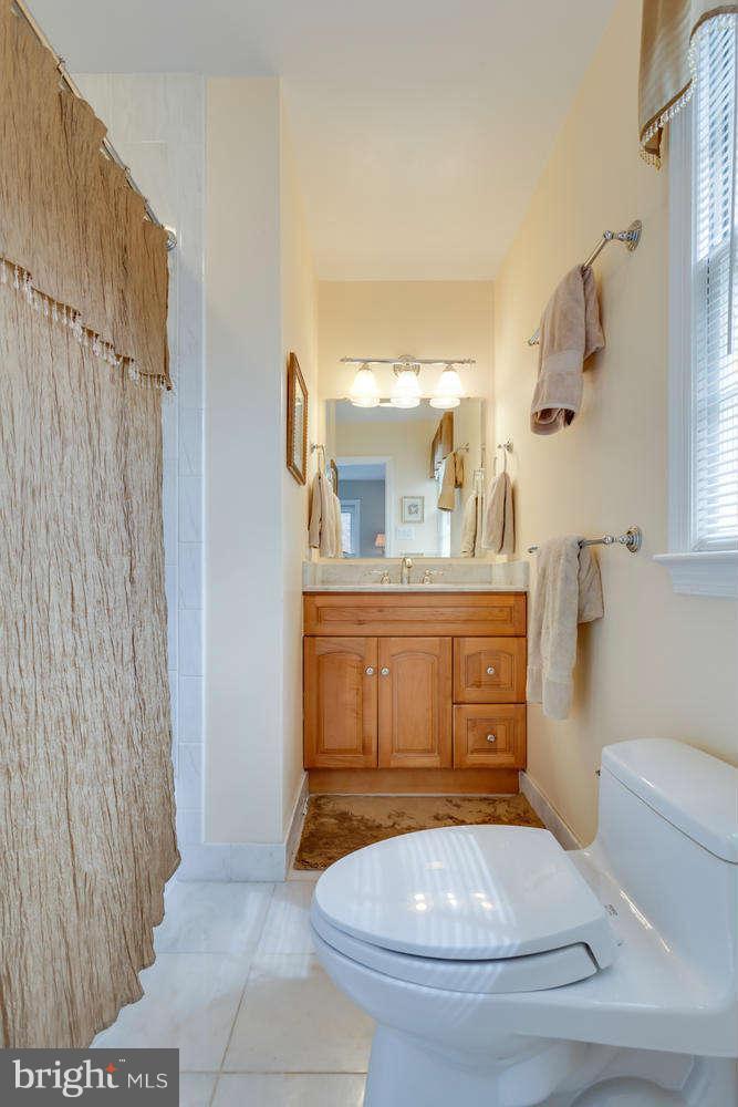 7113 Thrasher Road McLean, VA 22101 - Photo 21 of 28 Bath (Master)