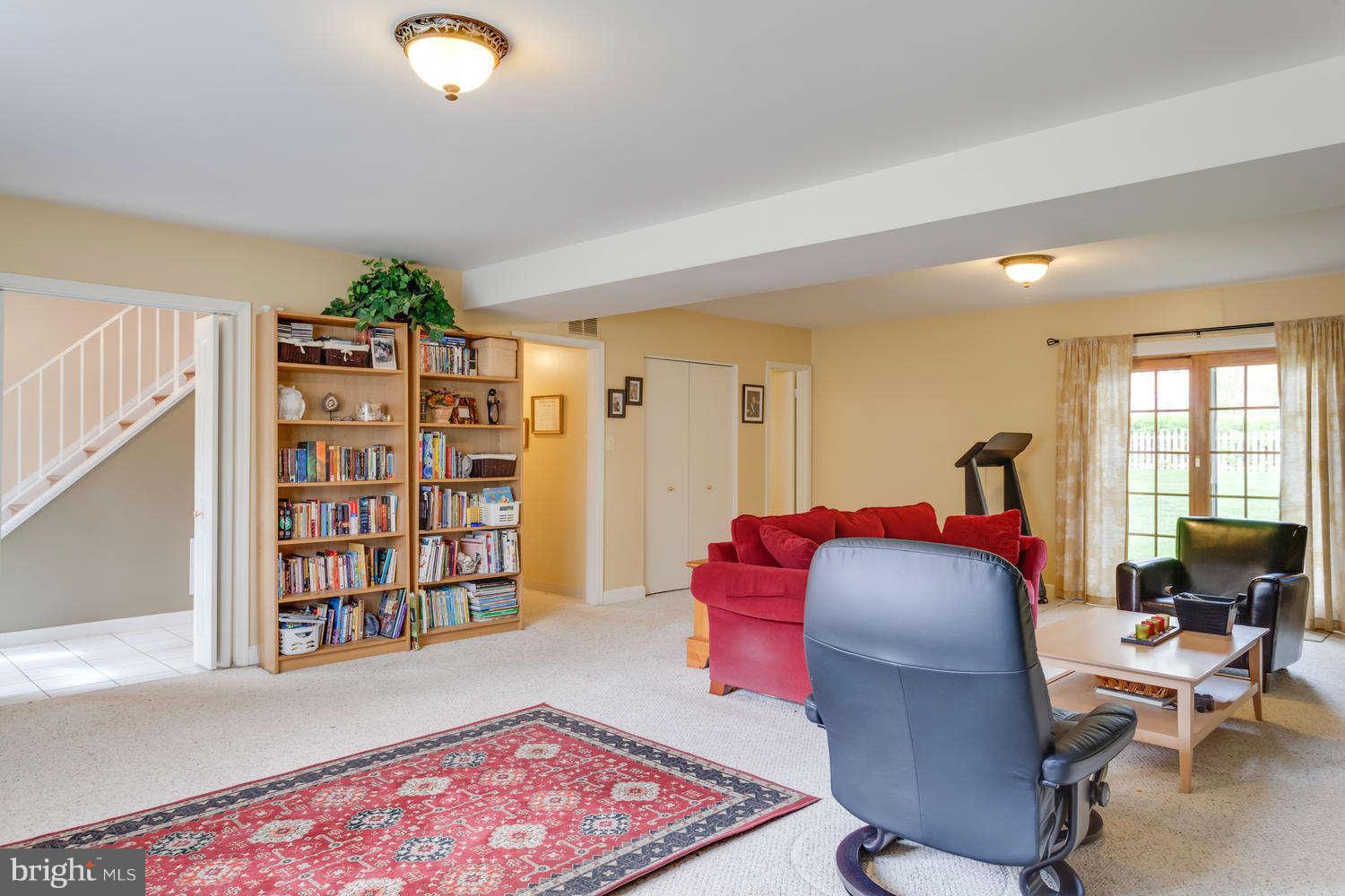 7113 Thrasher Road McLean, VA 22101 - Photo 5 of 28 Family Room