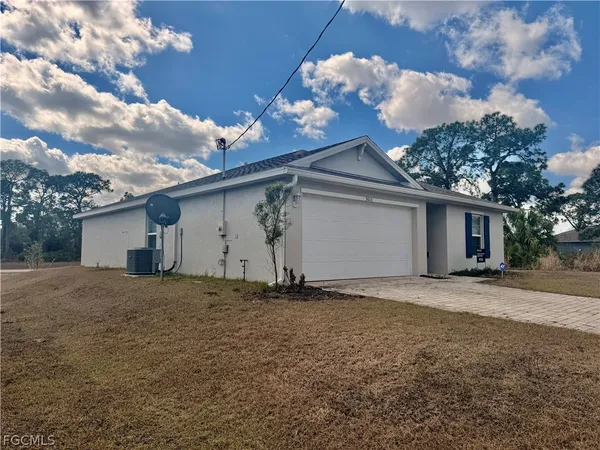 $259,000 | 5013 Pinetree Circle, LaBelle, FL 33935