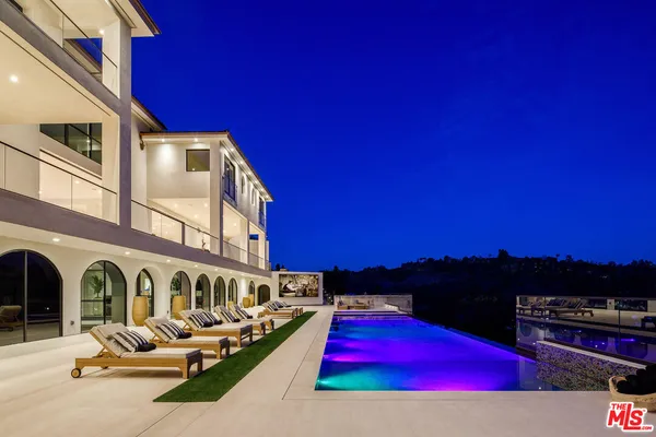 $300,000 | 10697 Somma Way, Los Angeles, CA 90077