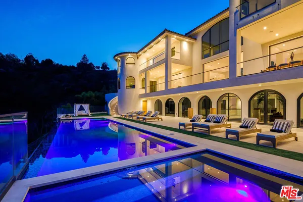 $300,000 | 10697 Somma Way, Los Angeles, CA 90077