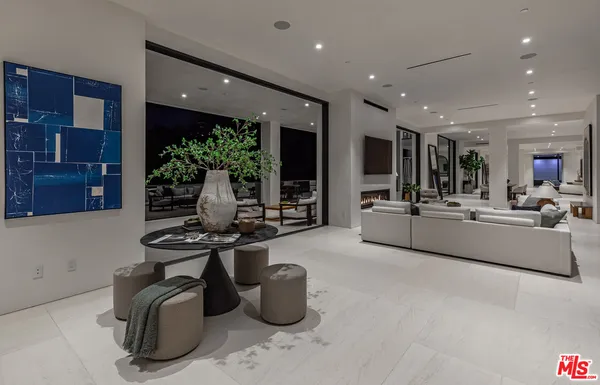 $300,000 | 10697 Somma Way, Los Angeles, CA 90077