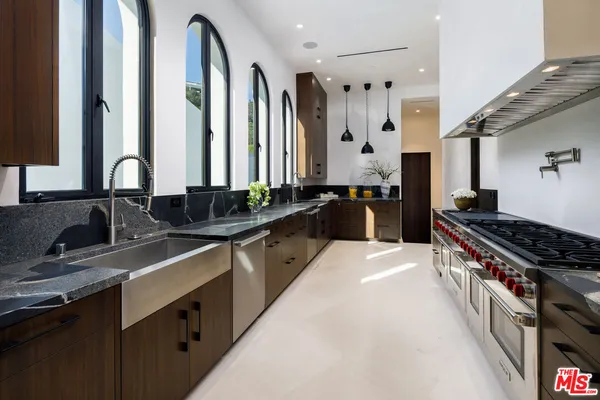 $300,000 | 10697 Somma Way, Los Angeles, CA 90077