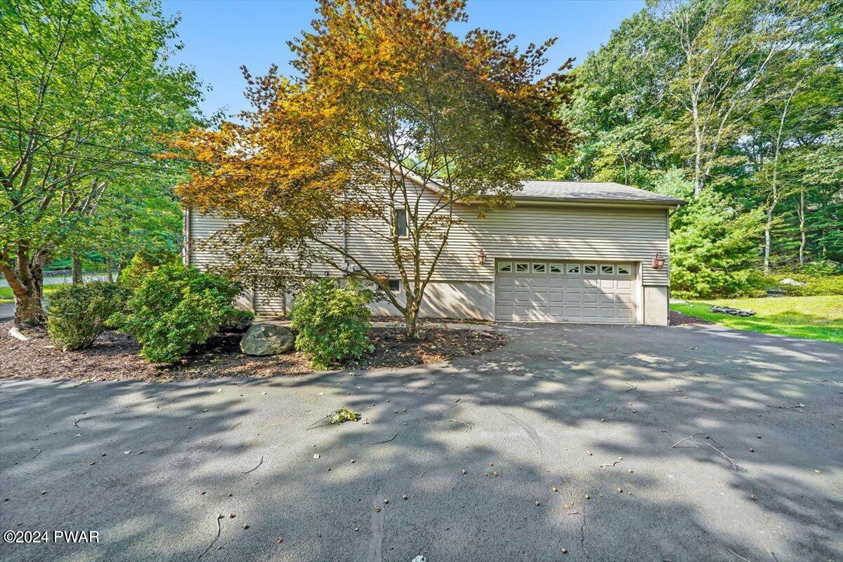 305 Maple Ridge Drive Hawley, PA 18428 - Photo 4 of 36 2 car garage