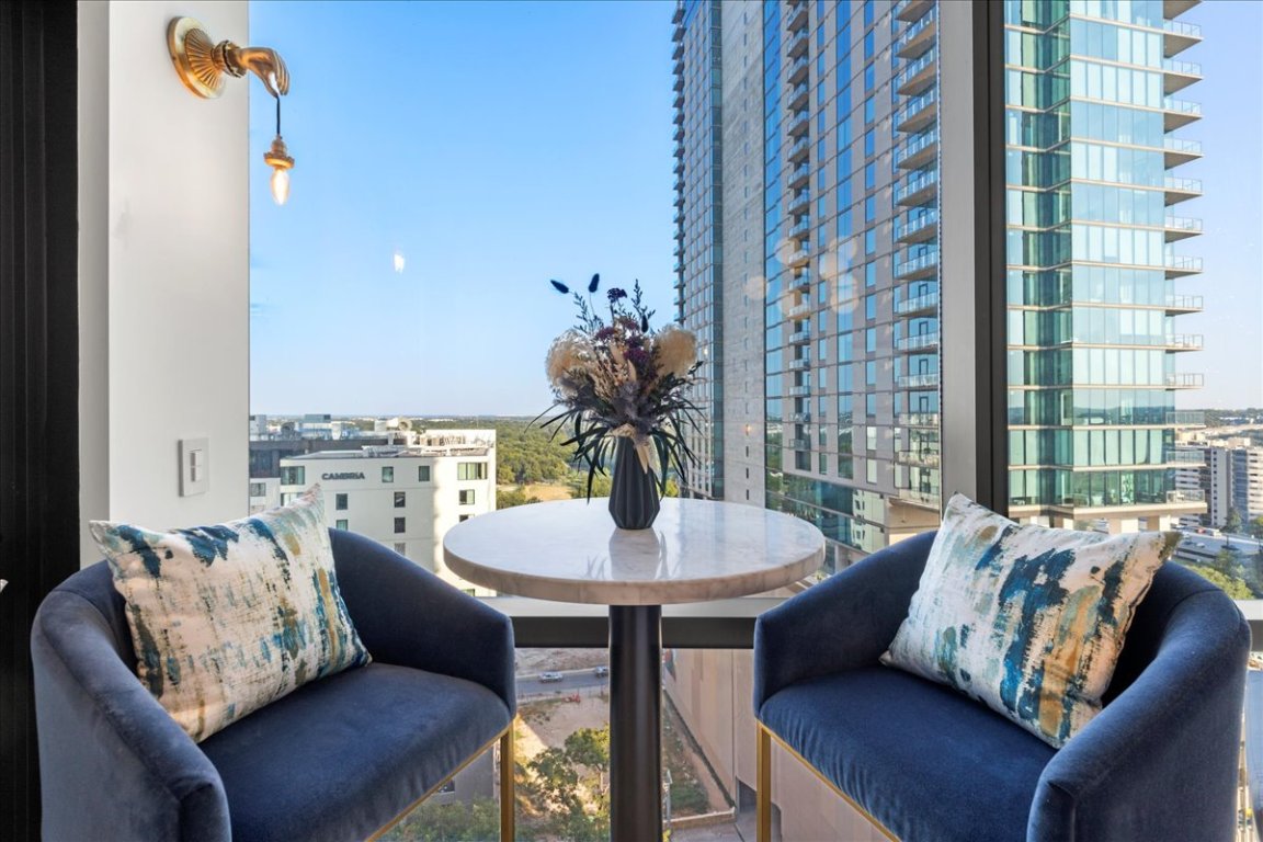 70 Rainey Street, Unit 1503 Austin, TX 78701 - Photo 11 of 30 Balcony with a view of city