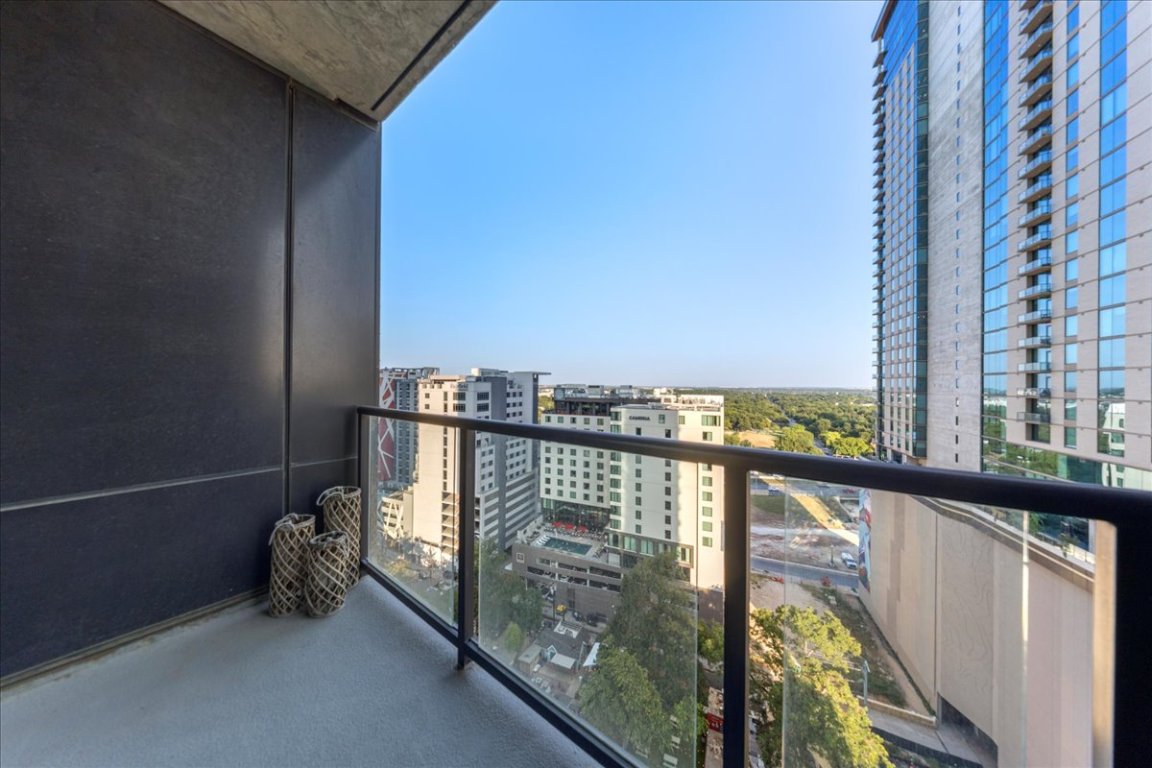 70 Rainey Street, Unit 1503 Austin, TX 78701 - Photo 12 of 30 Balcony with a view of city