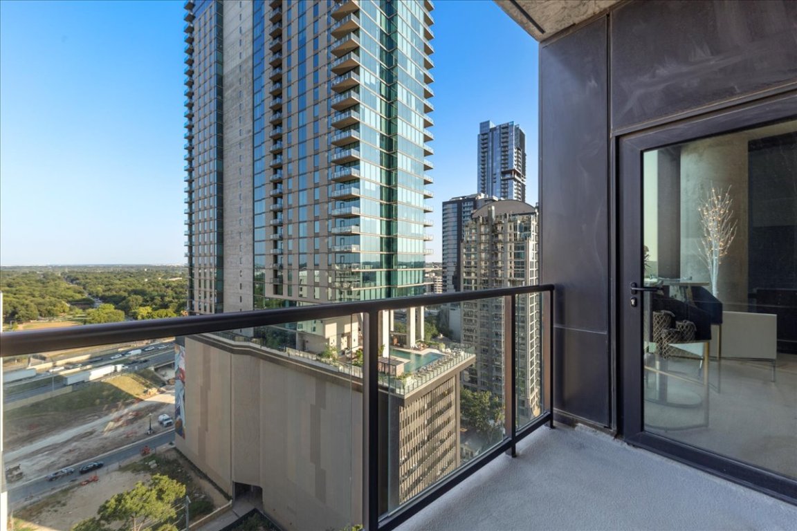 70 Rainey Street, Unit 1503 Austin, TX 78701 - Photo 13 of 30 Balcony featuring a city view